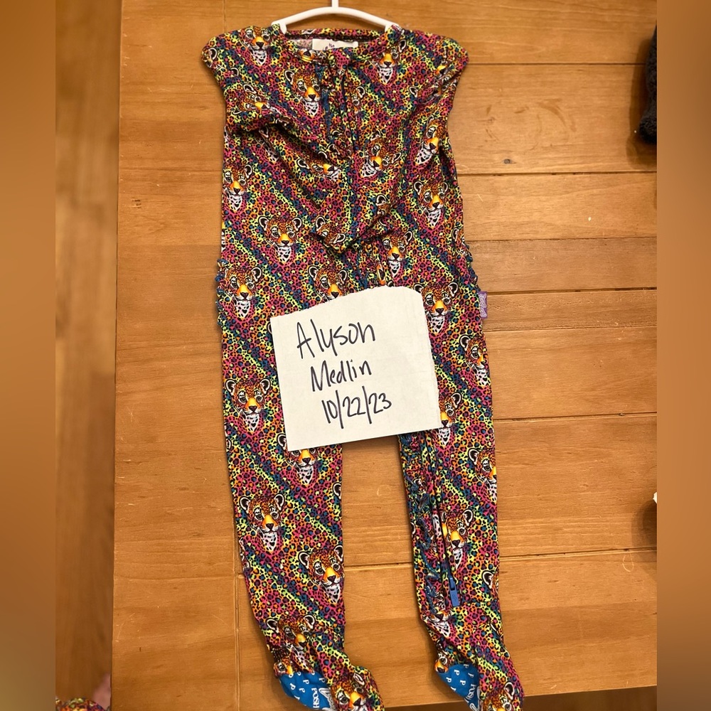 NWOT Hunter Ruffled Footie